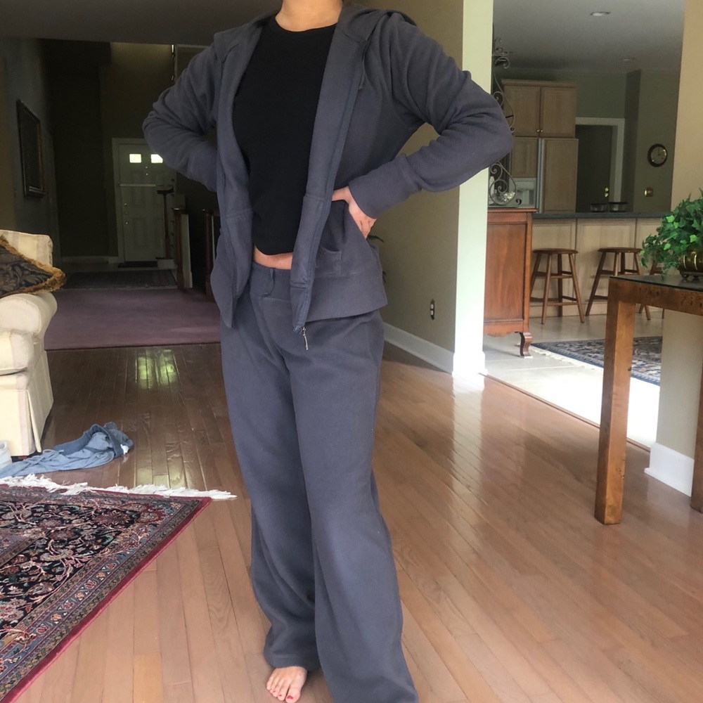 Gray super comfy sweatshirt and sweatpants set!!